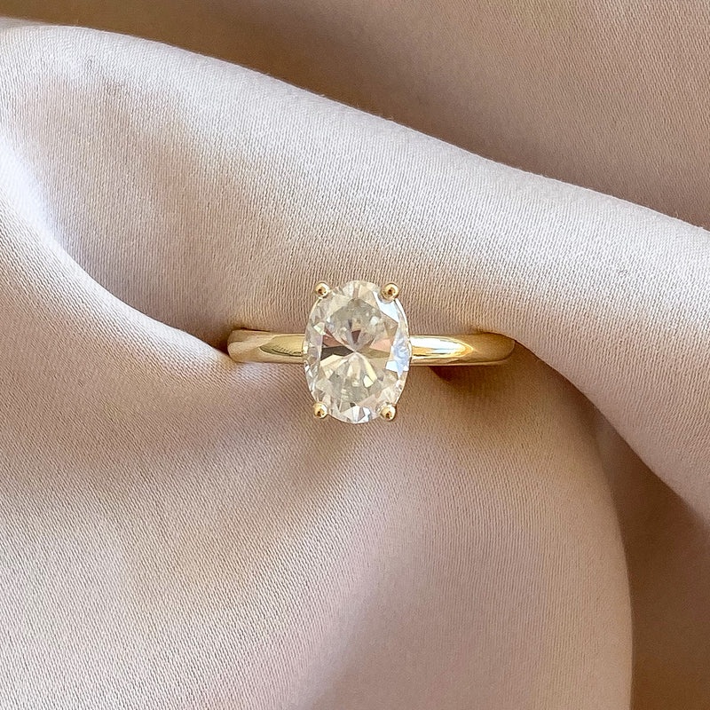 Bee Engagement Ring Oval™