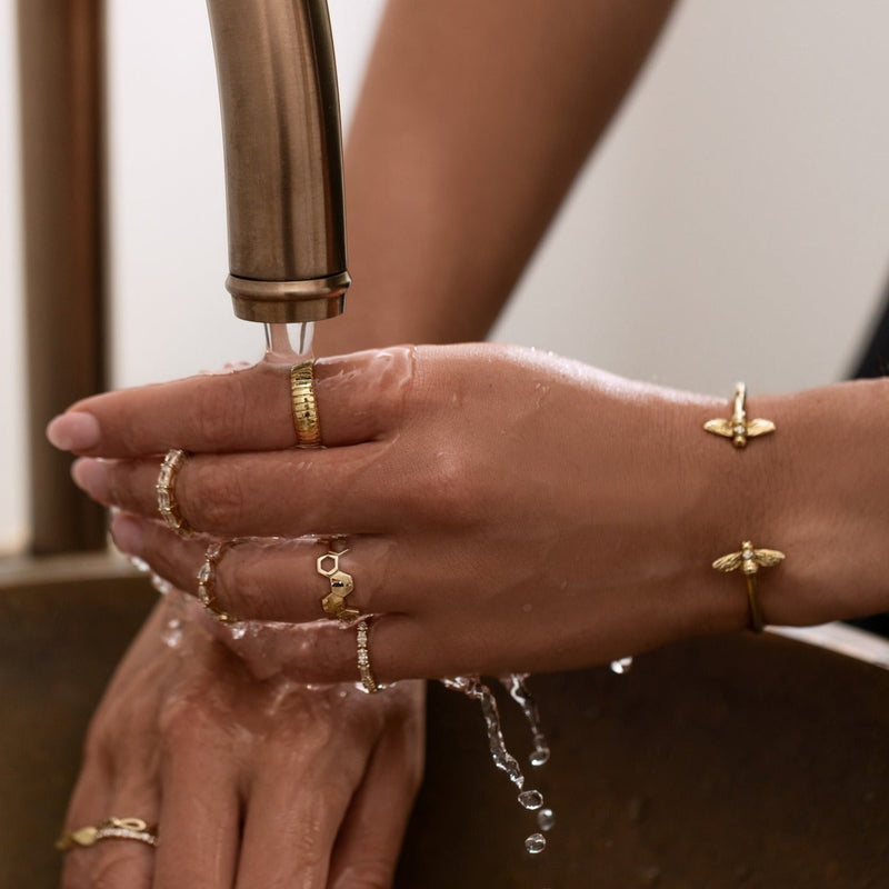 Bee Cuff (gold)